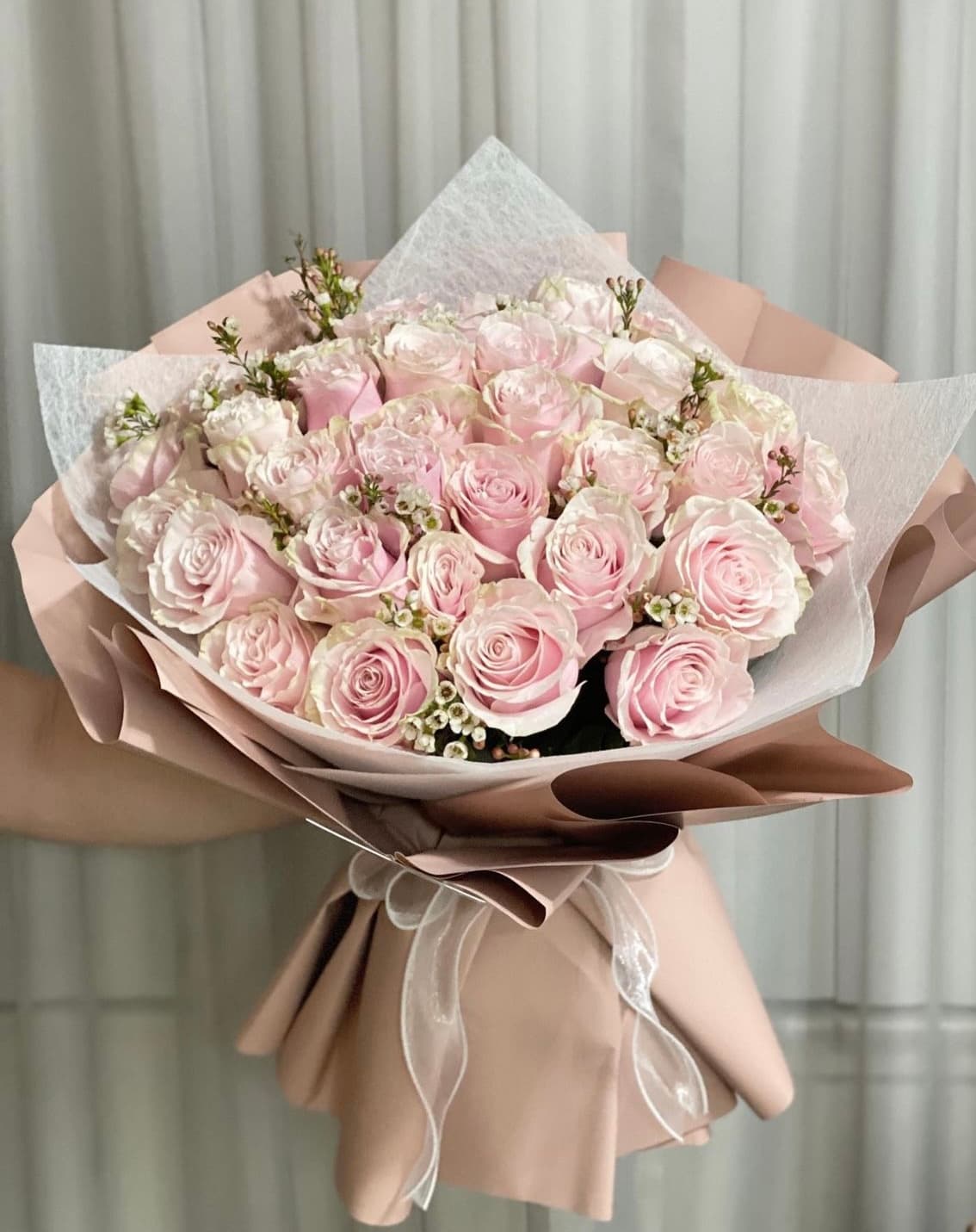 Amour — Flowers in a Vase by Blooms In Ribbon